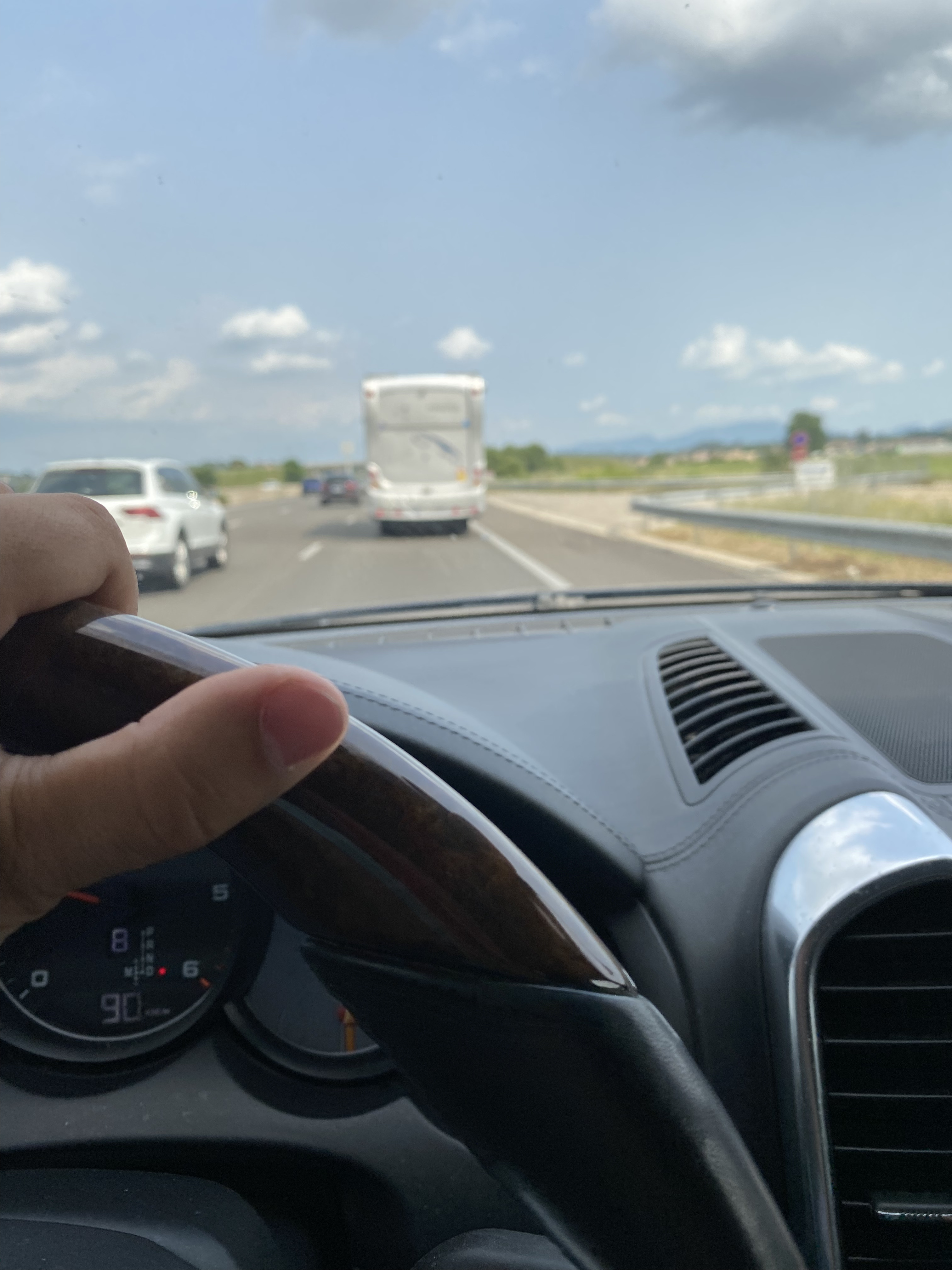 Motorhome de production sur autoroute