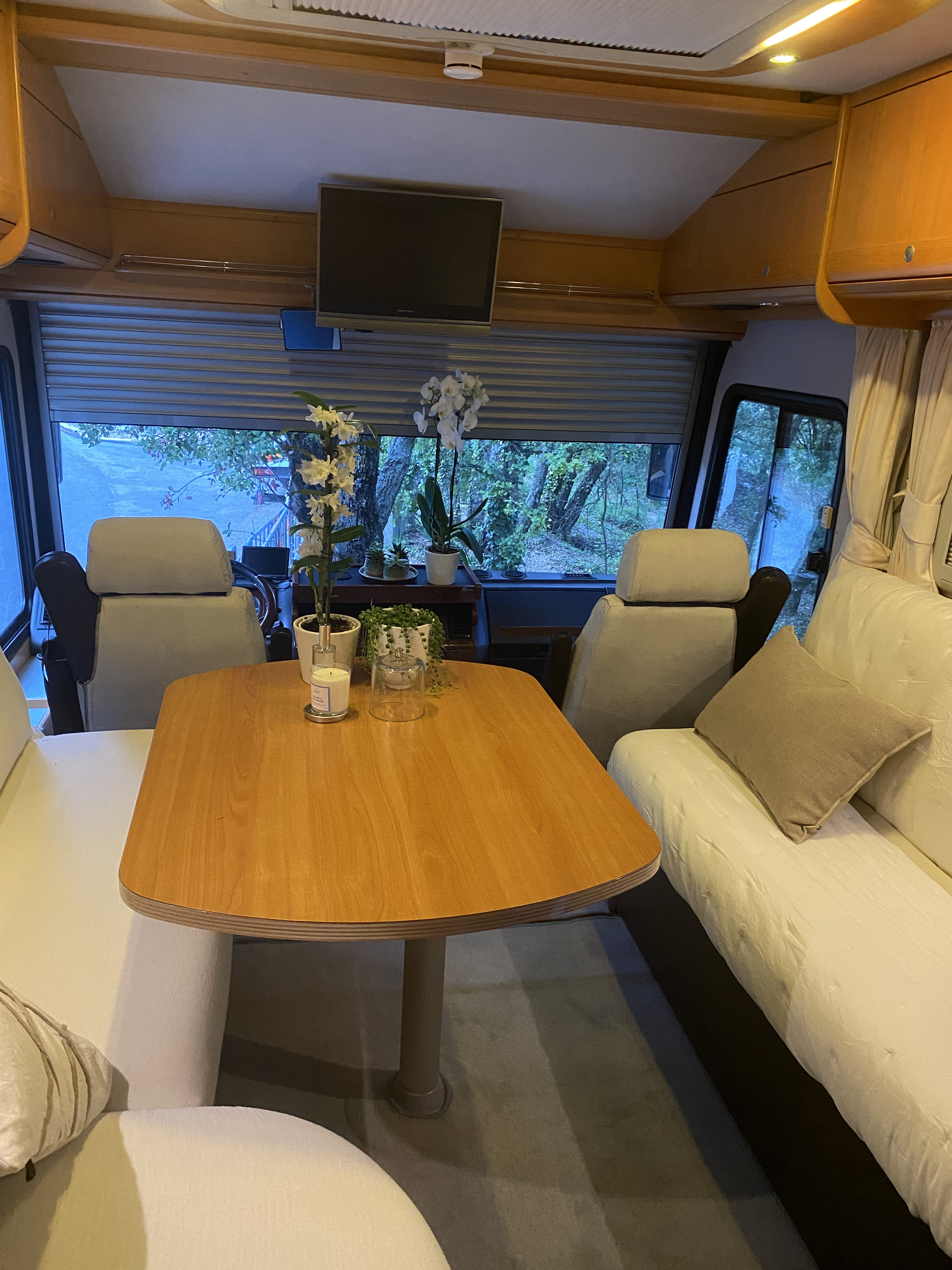 Grand salon du motorhome VIP PROD19