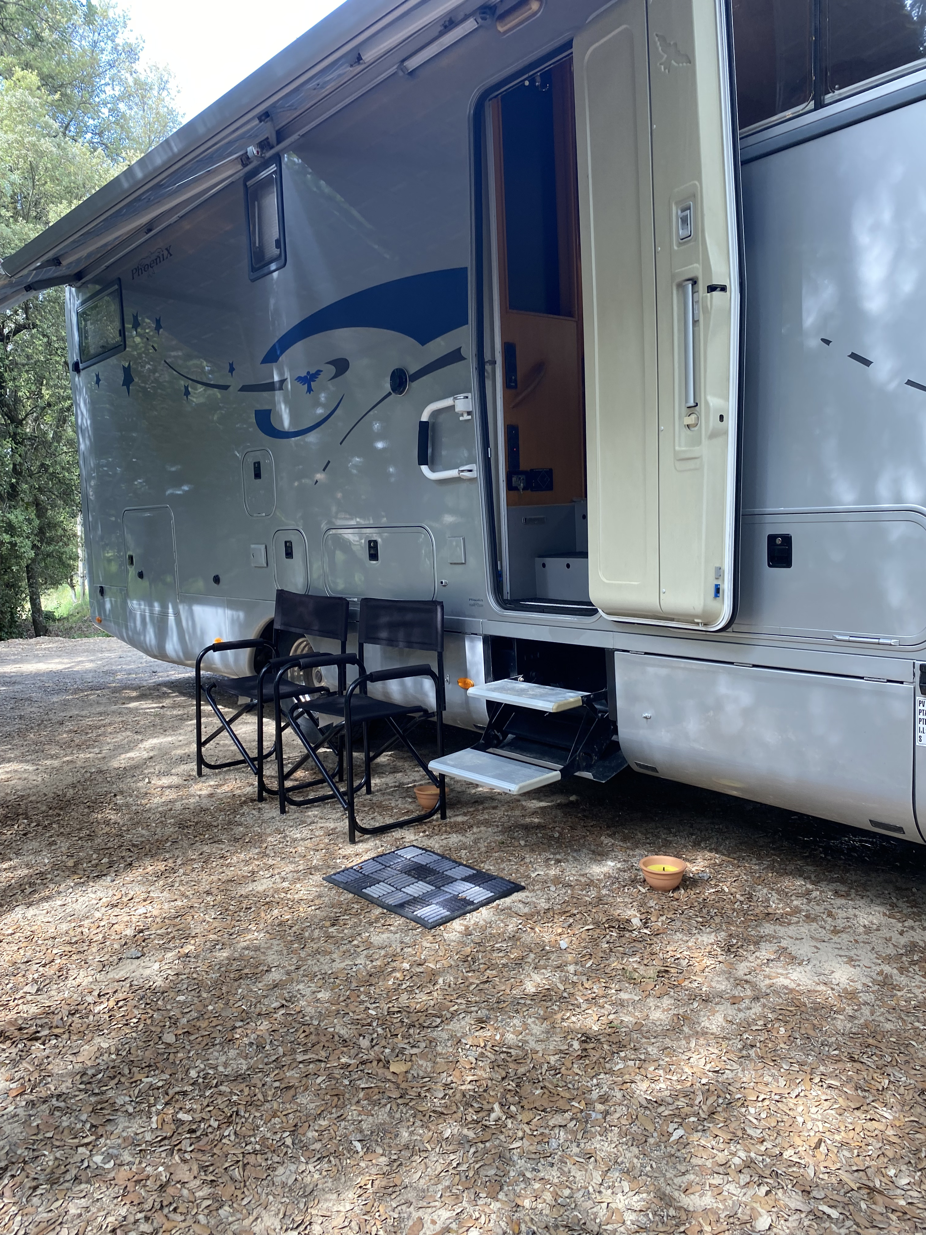 Motorhome VIP PROD19 utilisé sur la production publicitaire De’Longhi à Tourtour