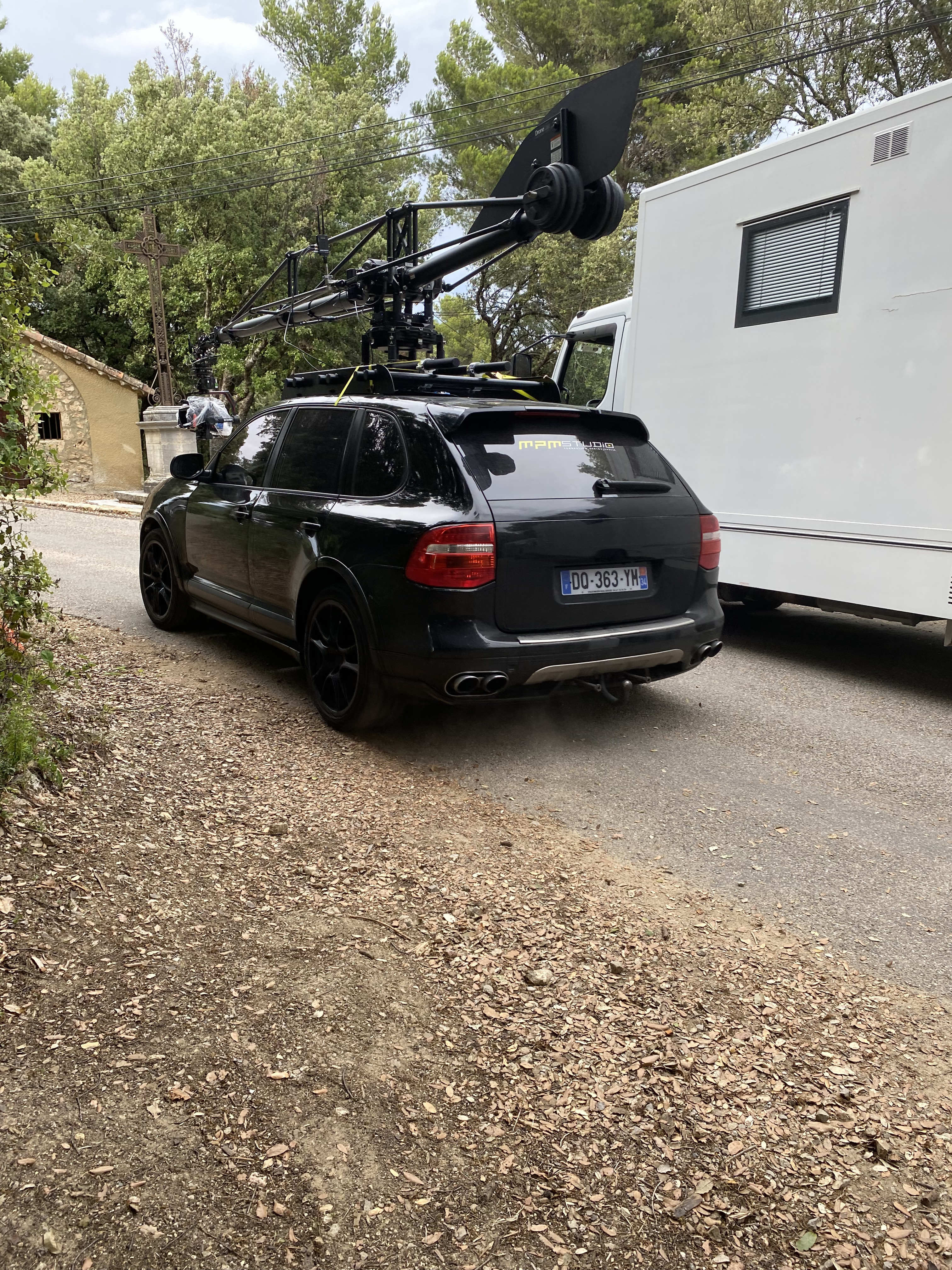 Véhicule technique présent sur le tournage