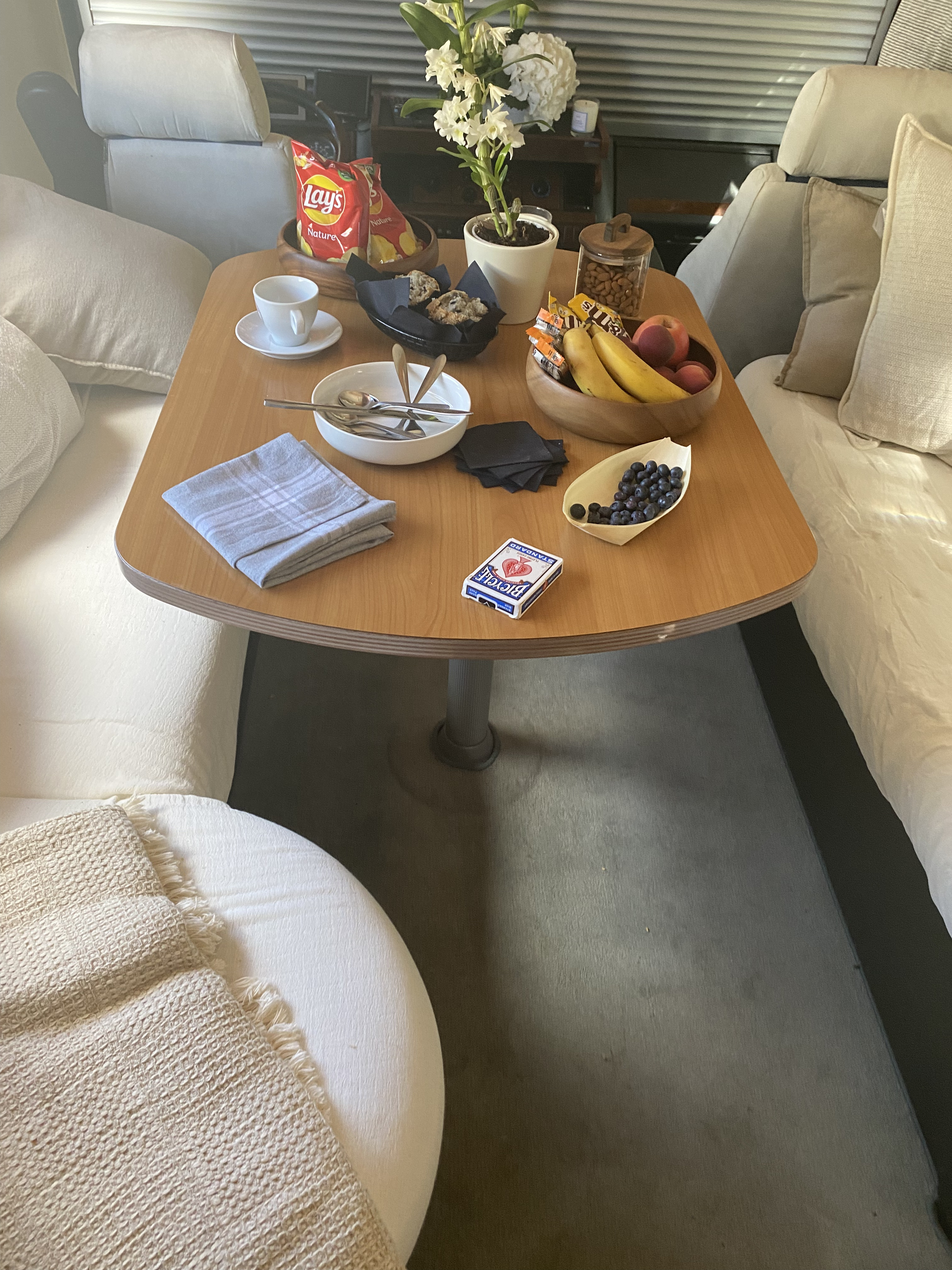 Table dressée dans le motorhome